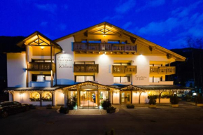 Отель Hotel Europeo Alpine Charme & Wellness  Пинцоло